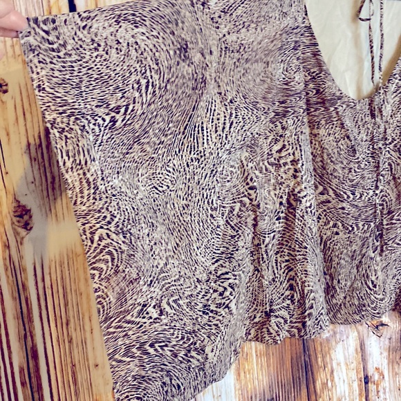 Alice + Olivia | Selena Animal Print Silk Batwing Blouse Top M - Picture 5 of 7